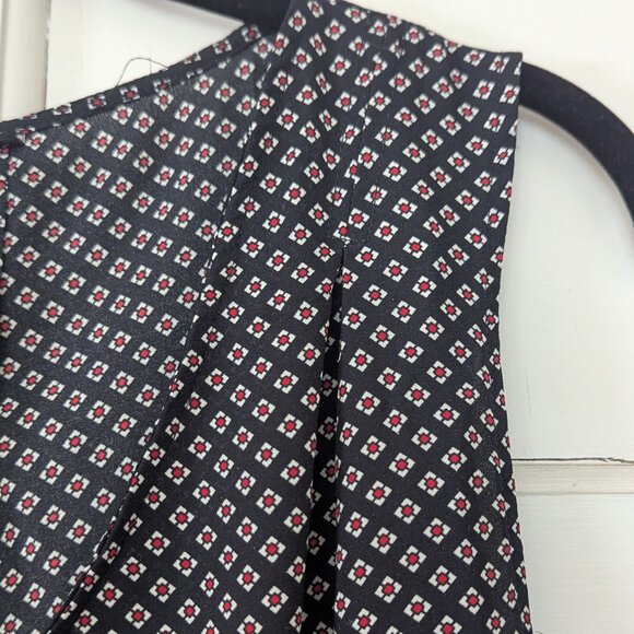 Banana Republic V-neck Navy Geometric Pattern Shell Size L - Picture 7 of 9